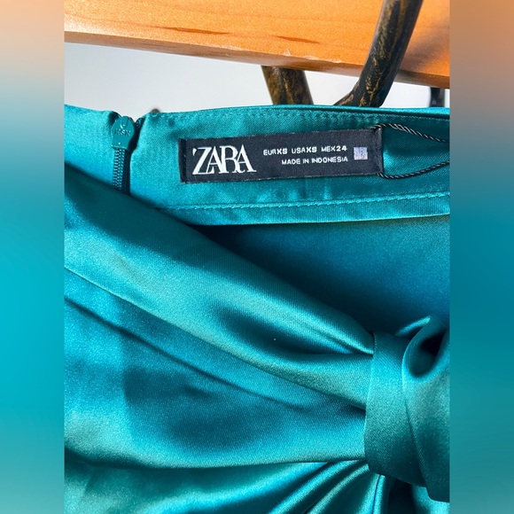 NWT Zara Emerald Green Knotted Satin Skirt - Picture 5 of 6